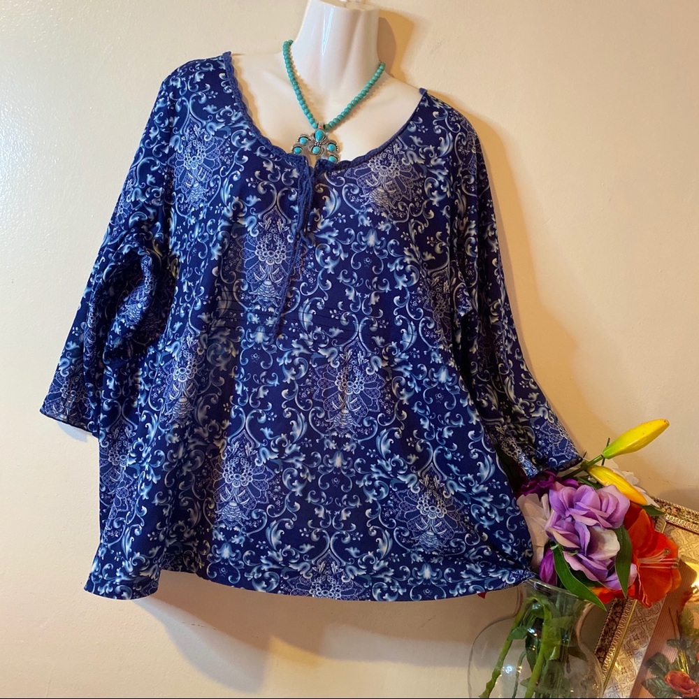 ❌SOLD❌Avenue Plus Size Blue Floral Print Top - Picture 4 of 9